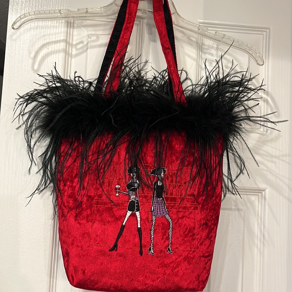 Red Novelty Shoulder Handbag. 2 Very Chic Ladies on front with feathers - Picture 6 of 10